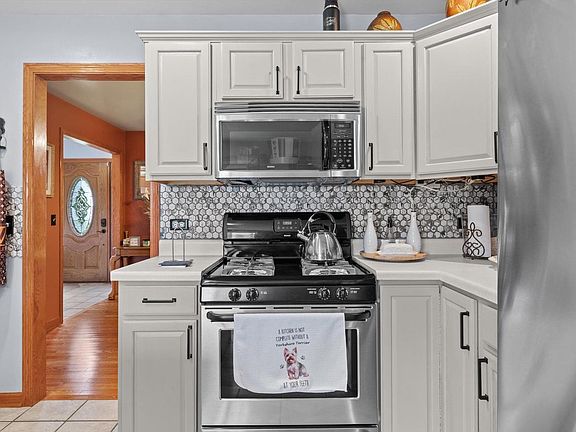 2nd image of 109 Prairie DRIVE