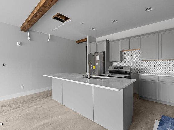 5th image of 215 Circle Dr #U9