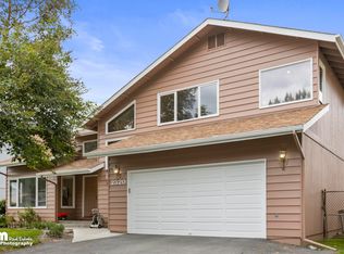 2320 Yorkshire Ln, Anchorage, AK 99504