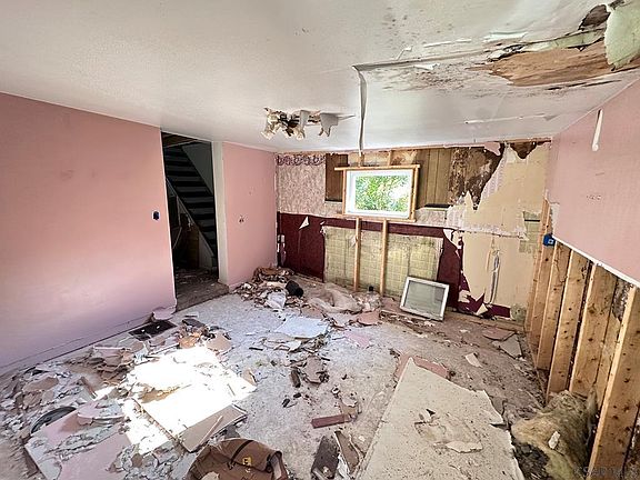 2nd image of 217 Morris St