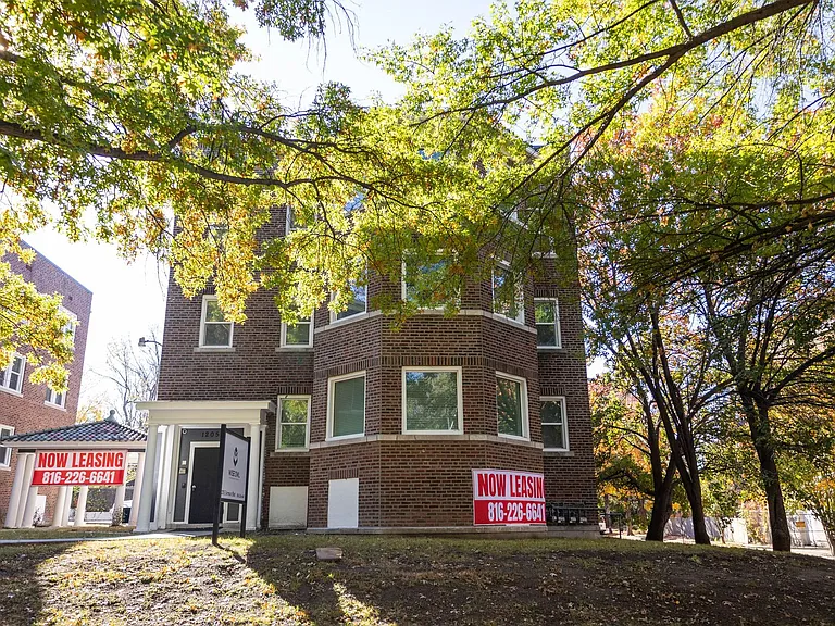 1207 E Armour Blvd — Photo 6