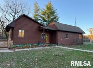 1288 County Line Rd, Roodhouse, IL 62082