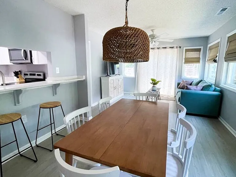 617 Rosemary Ln — Photo 8