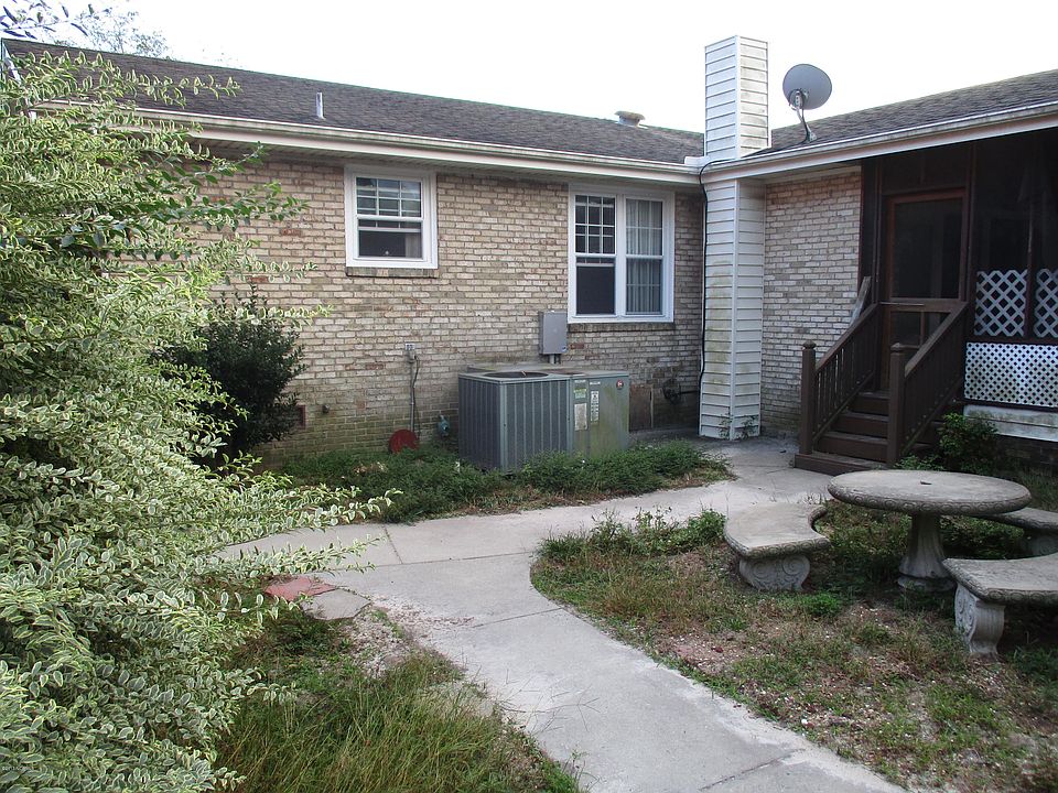 2nd image of 212 Riverside Drive SW