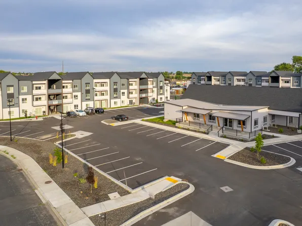 Modern Heights Apartments