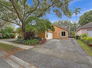 10054 NW 2nd St, Plantation, FL 33324