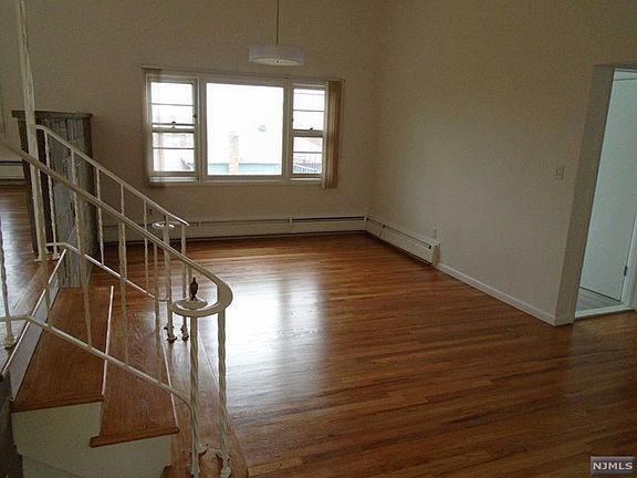 5th image of 483 Grandview Ter