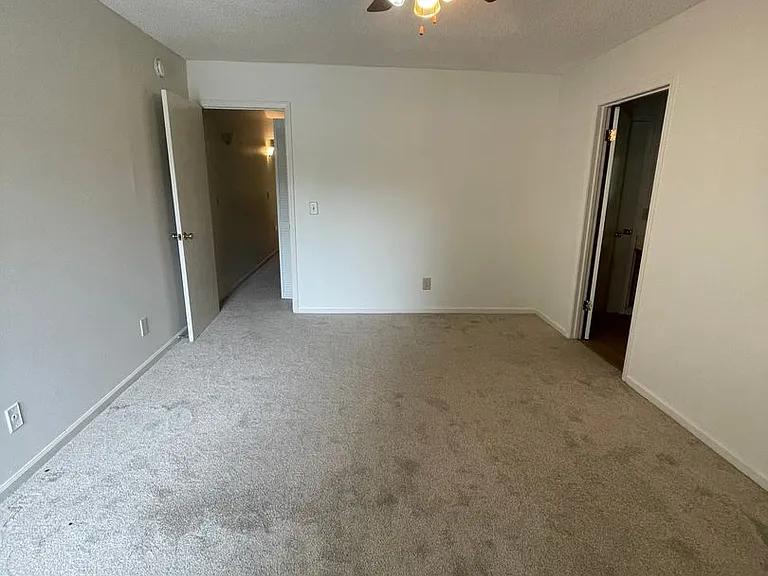 1025 Stonegate Dr #B — Photo 7