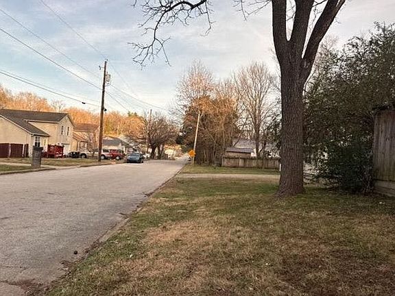 4th image of 1109 W Ridge Ave