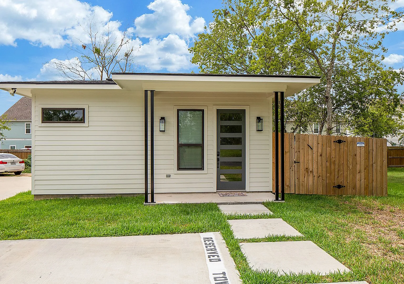 Available Now!! Gorgeous 1 Bed, 1 Bath in the Heart of College Station!! — Photo 1