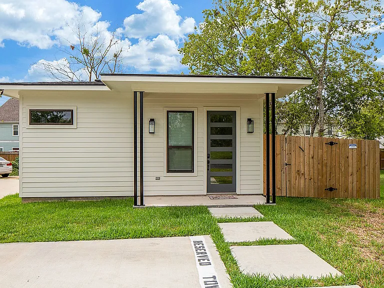1104 Arizona St — Photo 1