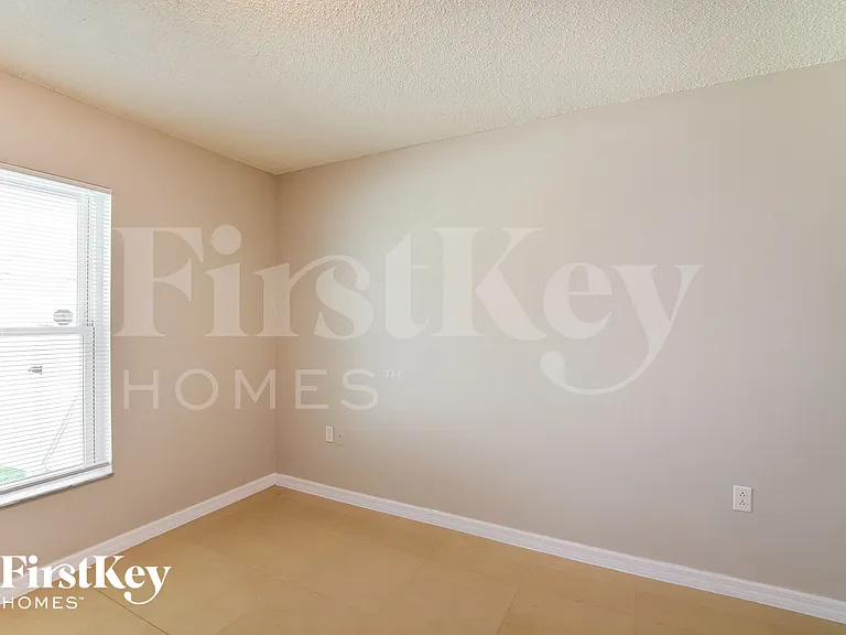 307 Michigan Ln — Photo 11