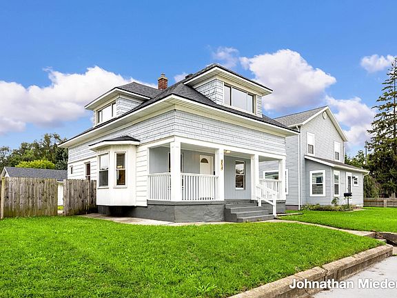 4th image of 854 Burton St SW