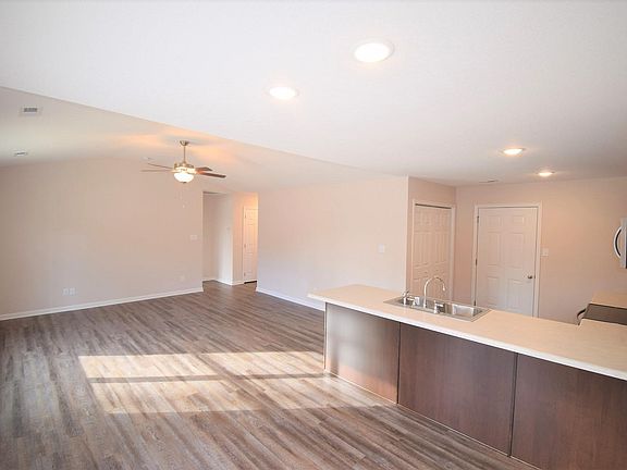 4th image of 304 Contentment Ln
