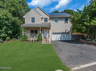 25 Oakshades Ave, Aberdeen, NJ 07747