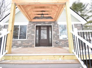 205 Stag Ct S, Bushkill, PA 18324