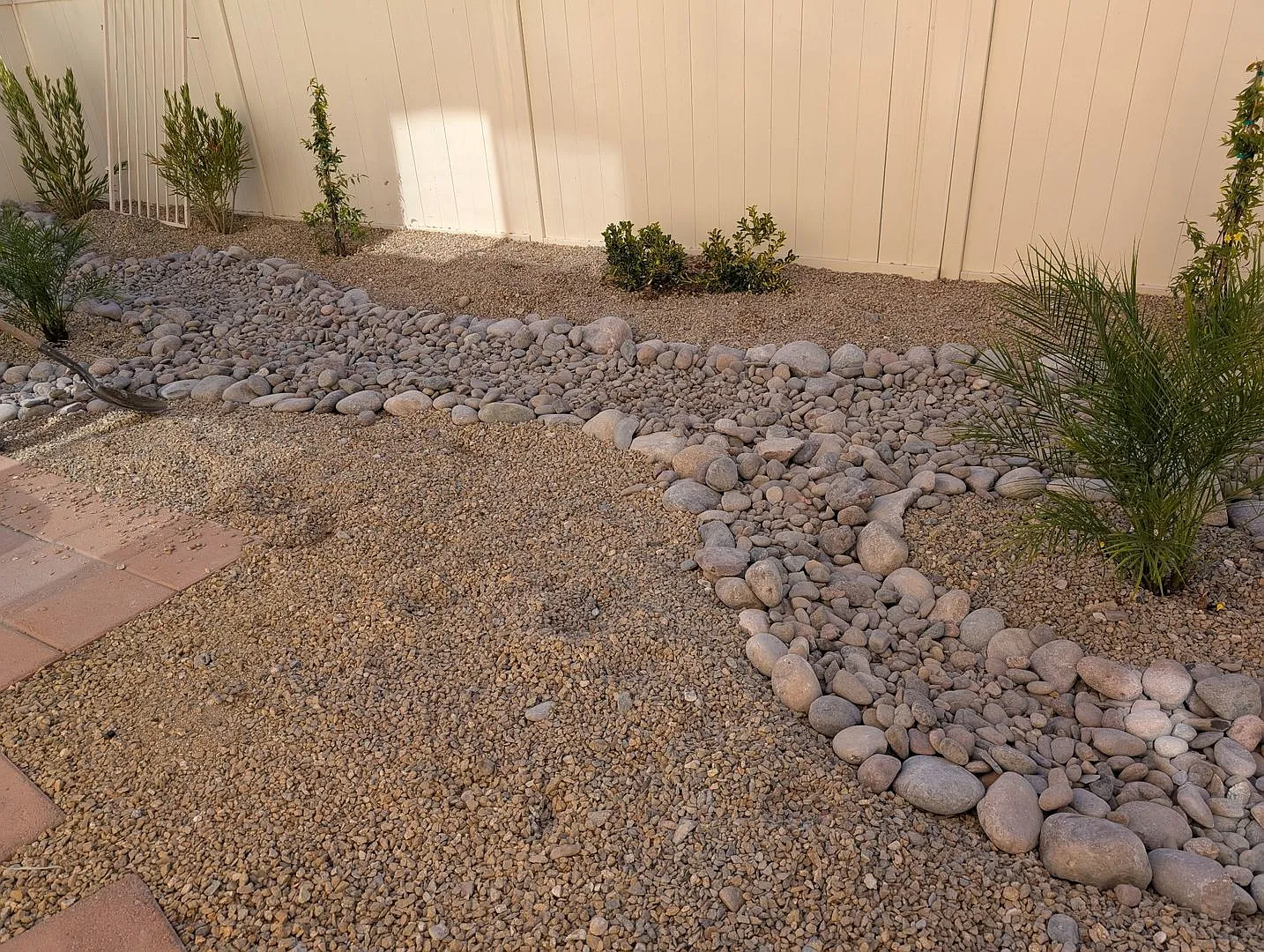 4 bedroom 2.5 Bath 2 car garage near Sky Canyon — Photo 3