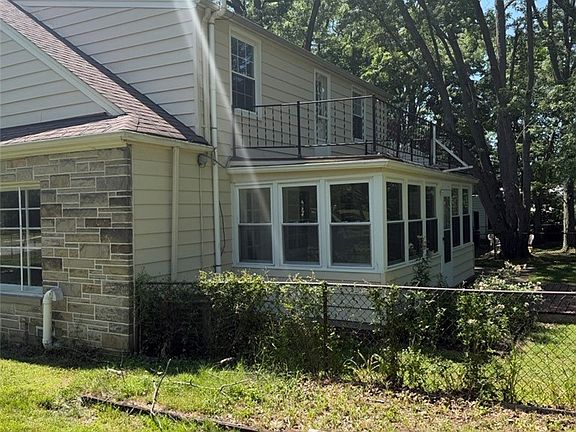 3rd image of 1531 Burlington Rd