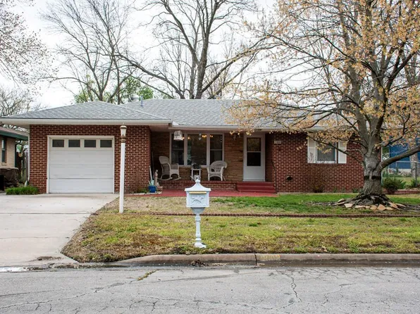 2008 W 7th St, Coffeyville, KS 67337