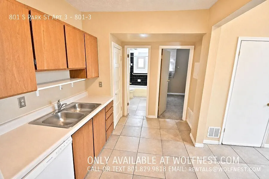 1 bed, 900 sqft, $995 — Photo 3