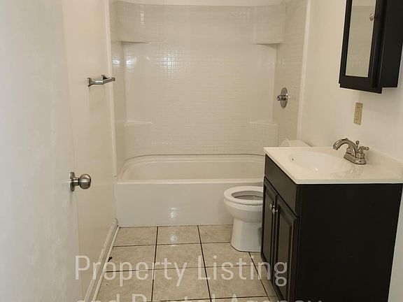3rd image of 310 W Chestnut St #4