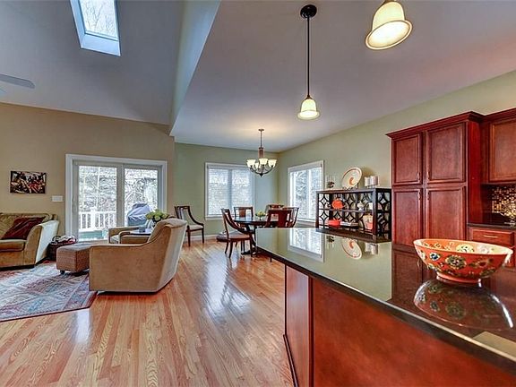4th image of 131 Fruit Hill Ave #13