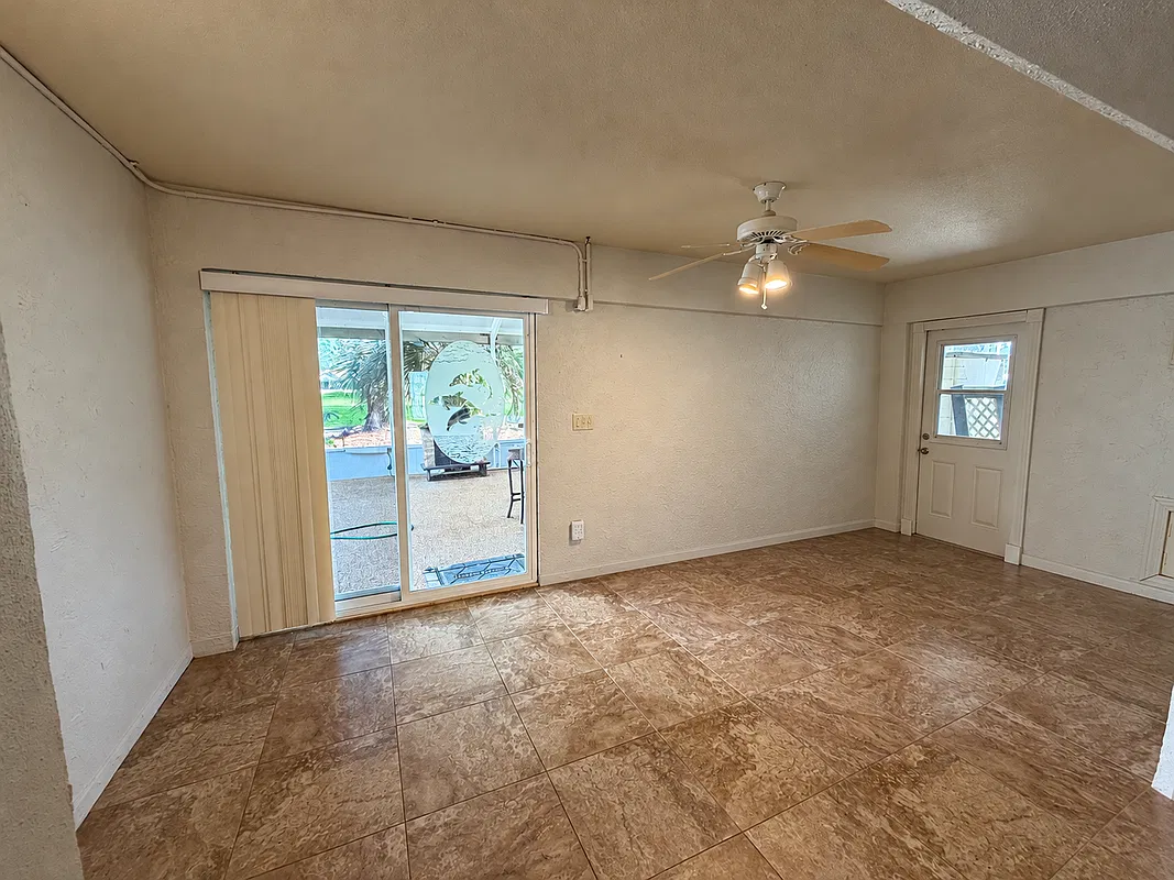 3 bed, 2.0 bath, 1724 sqft, $2,200 — Photo 4