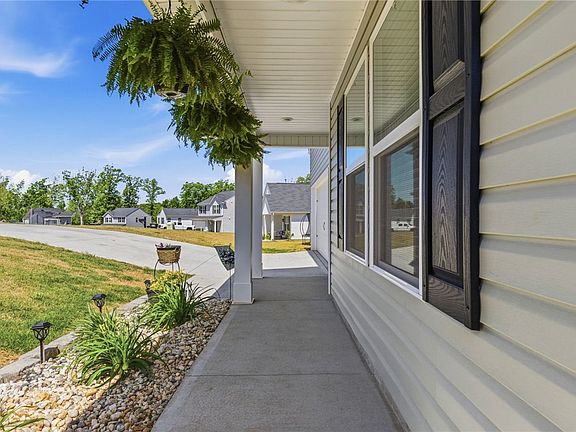 5th image of 104 Alpine Heights Ct