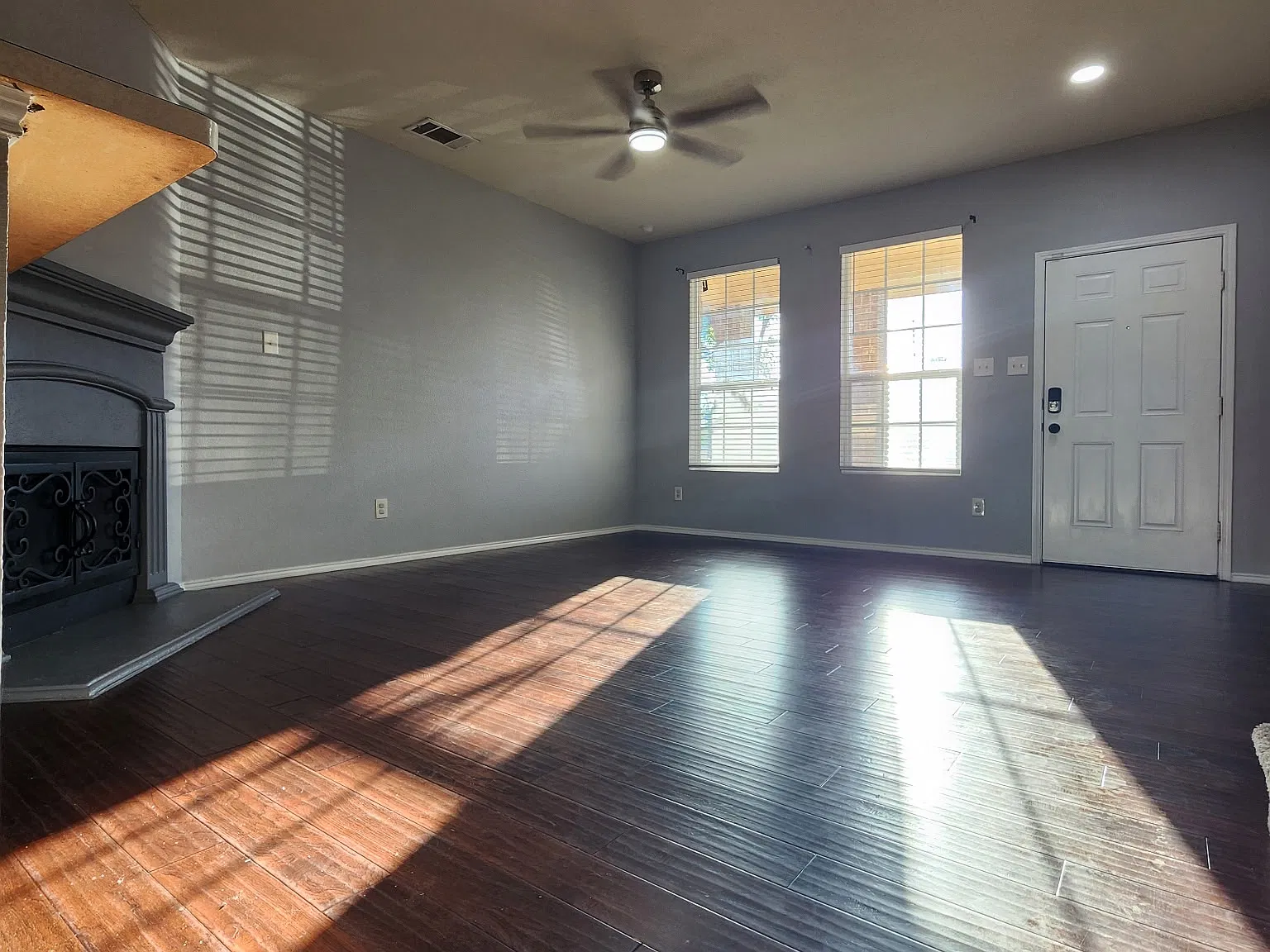 4 bed, 2189 sqft, $2,500 — Photo 2
