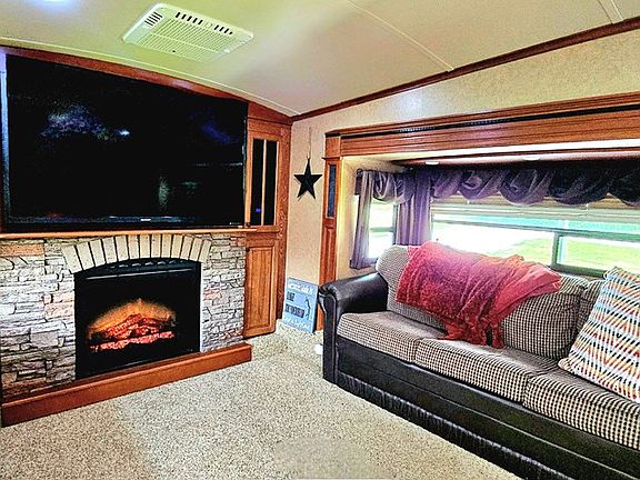 3rd image of 10164 Wildflower Dr