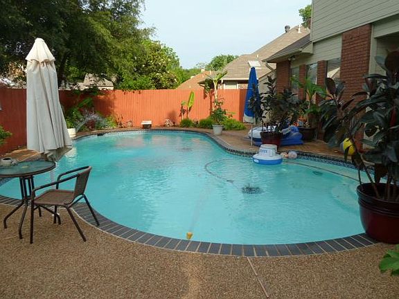 3rd image of 407 Sandra Dr