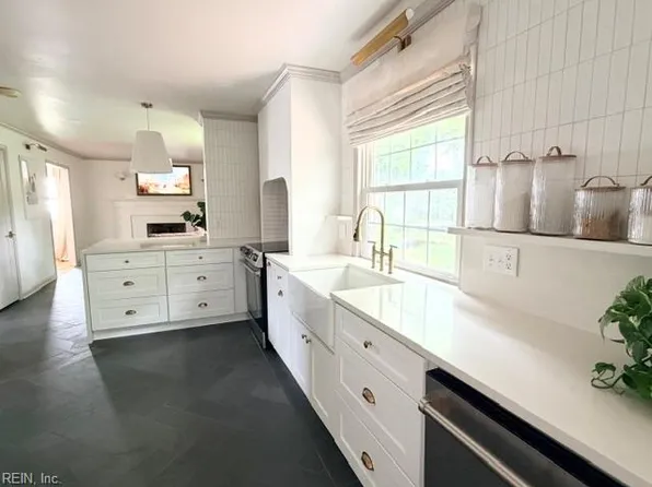 600 Hudgins Ct, Virginia Beach, VA 23455