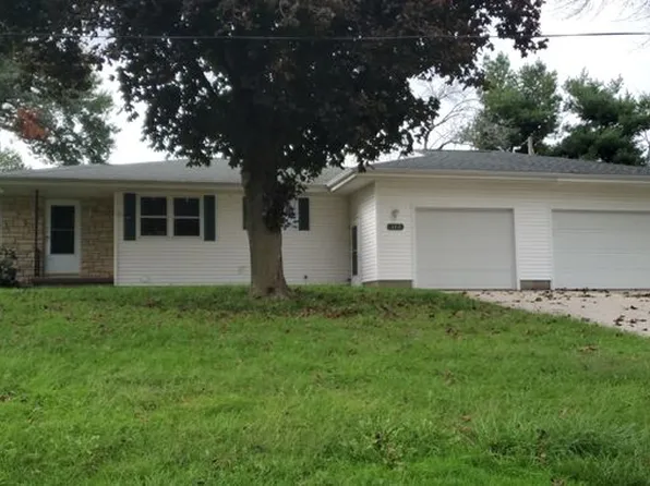 110 N 10th St, Fulton, IL 61252