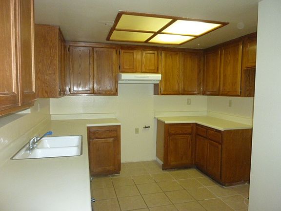 4th image of 869 S Greenwood Ave