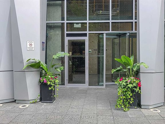 3rd image of 1 Yorkville Ave #3302