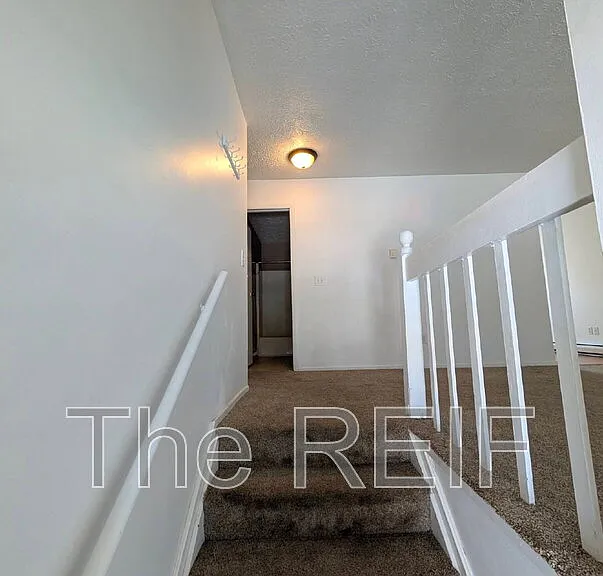 719 Peachtree Pl — Photo 2