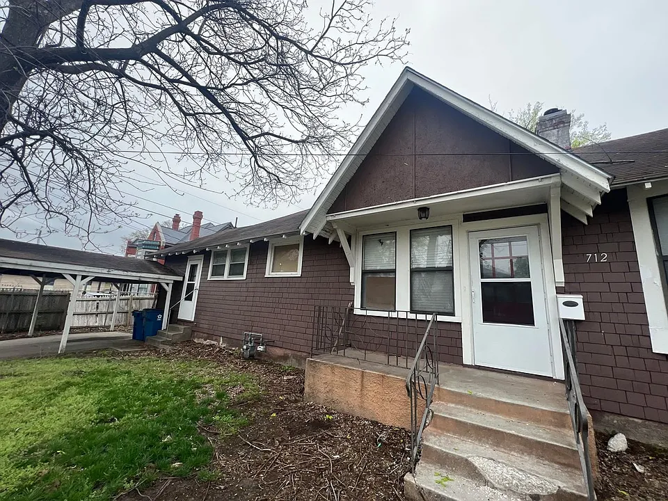 712 W 4th St
