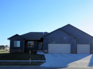 305 W St Nicholas St, Tea, SD 57064