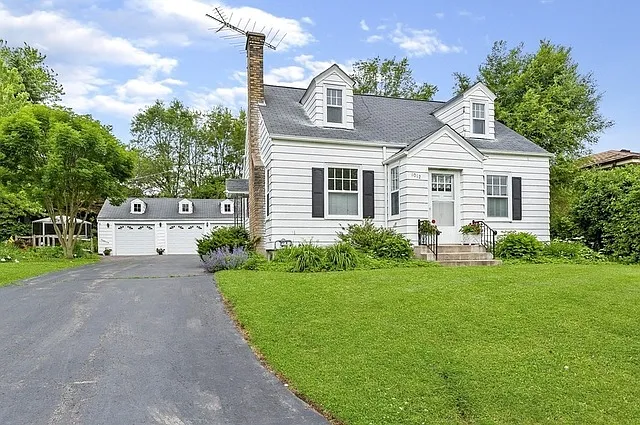 1012 N McAree Rd photo 1