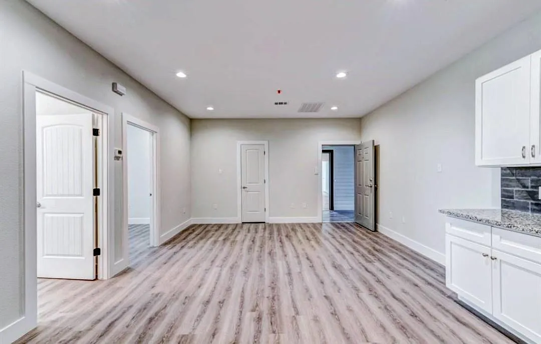2906 Berry Rd — Photo 3