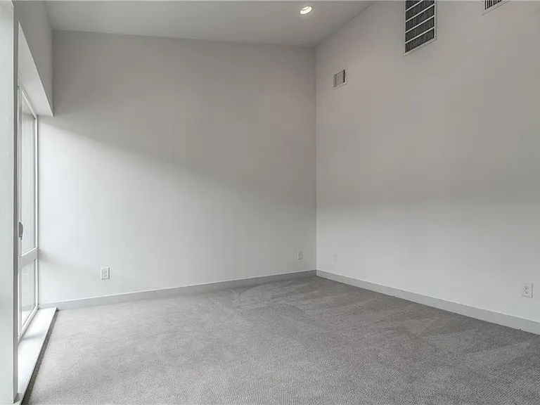2290 N Fitzhugh Ave #20 — Photo 19