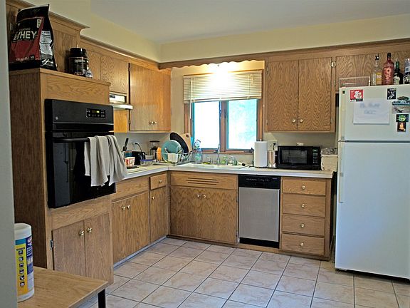 Full Service Kitchen. Includes all essential appliances: Oven, Stove with Hood Vent, Garbage Disposal, Dish Washer, Refrigerator. Warm solid oak cabinets.