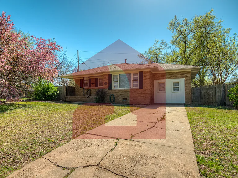 2104 Churchill Way — Photo 2