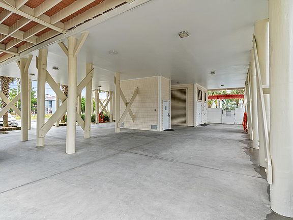 2nd image of 601 N Waccamaw Dr