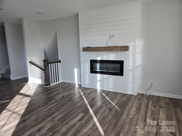 6997 Waterstone Dr, Sherrills Ford, NC 28673