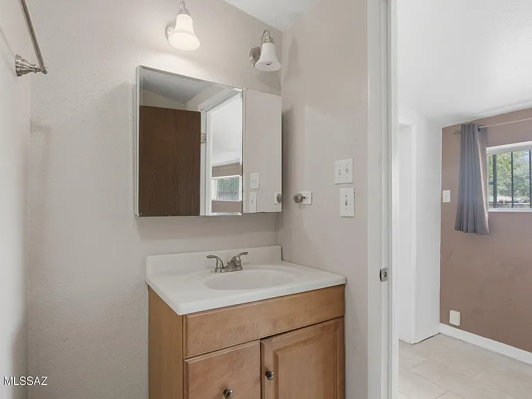 1419 E Linden St — Photo 18