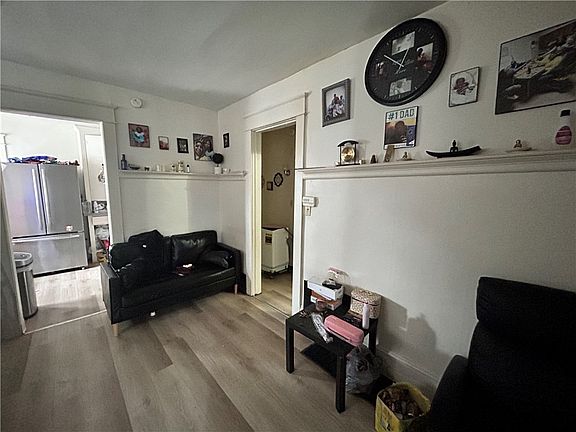 3rd image of 1139 W 11th St