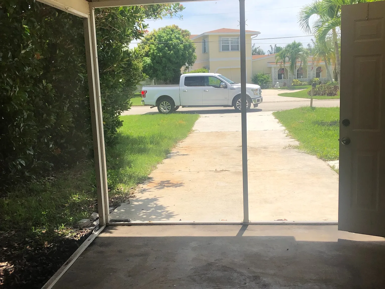 3 bed, 900 sqft, $1,800 — Photo 3