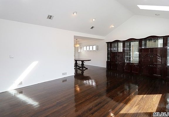 2nd image of 5 Gilbert Rd