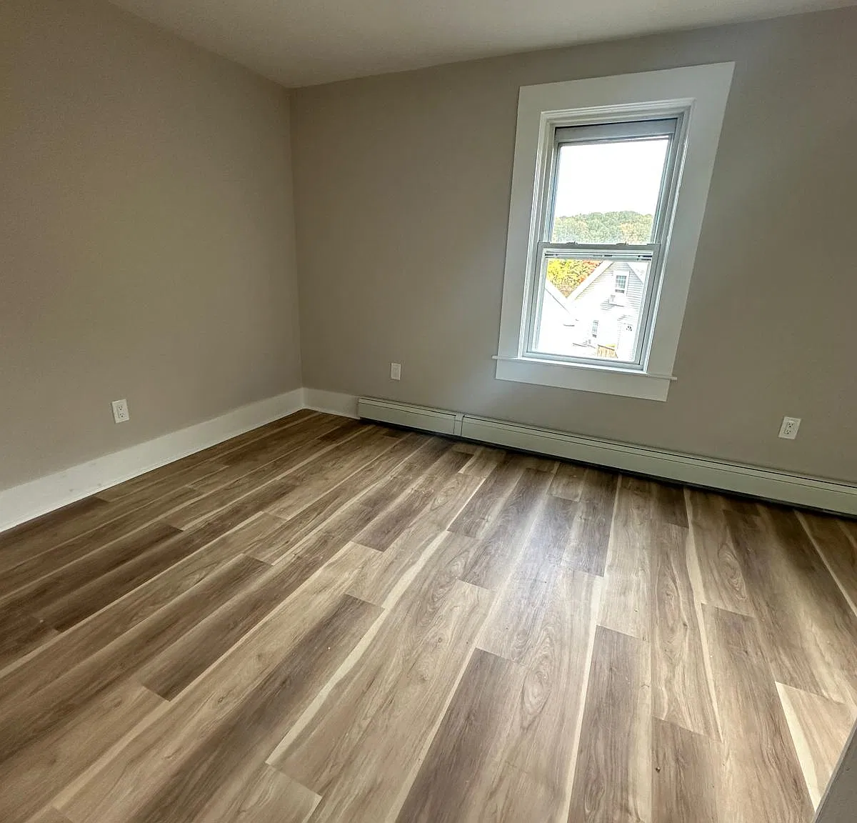 43 Maple St — Photo 2